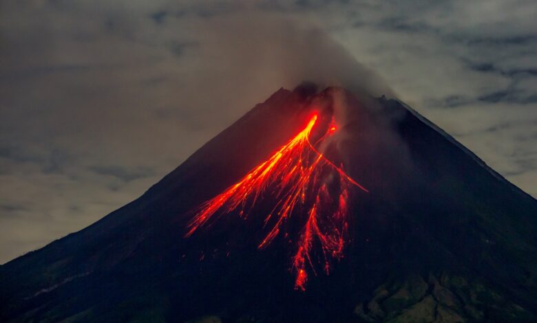 Indonesia volcano eruption, sets houses aflame and killed 10 people